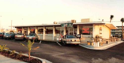 commercial-architecture-pensacola-beach-florida-chans-market-cafe-02