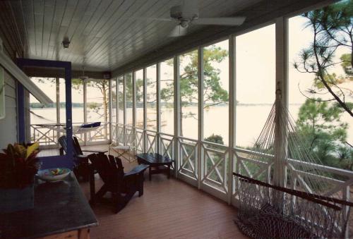 residential-architecture-ono-island-alabama-wall-house-18