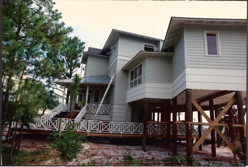 residential-architecture-ono-island-alabama-wall-house-20